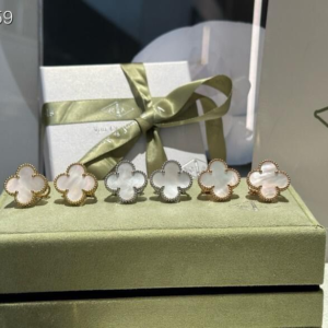 van cleef & arpels سلسلة