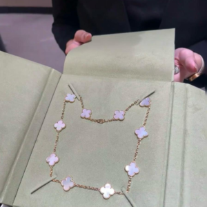 van cleef & arpels سلسلة