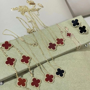 van cleef & arpels سلسلة