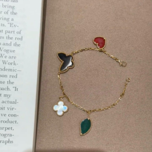 van cleef & arpels اسورة