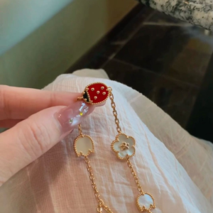 van cleef & arpels اسورة