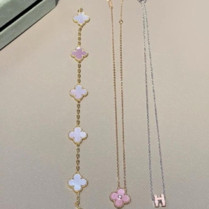 van cleef & arpels سلسلة