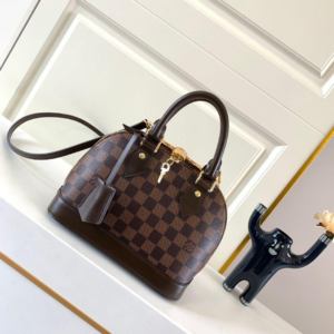 louis vuitton شنطة نسائية