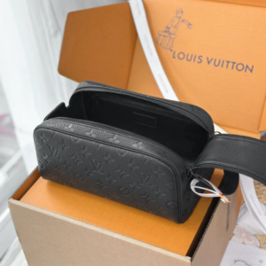 louis vuitton شنطة رجالي