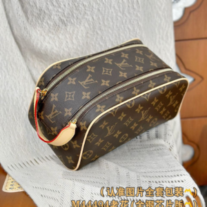 louis vuitton شنطة رجالي