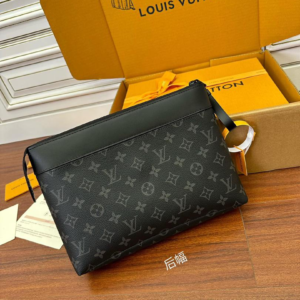 louis vuitton شنطة رجالي