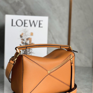 loewe شنطة نسائي