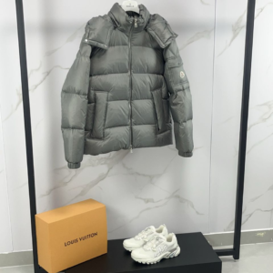 moncler جاكيت