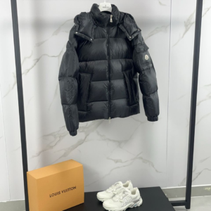 moncler جاكيت
