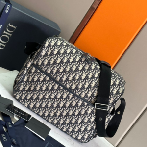 louis vuitton شنطة رجالي
