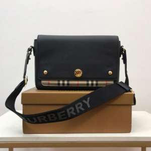burberry شنطة نسائية