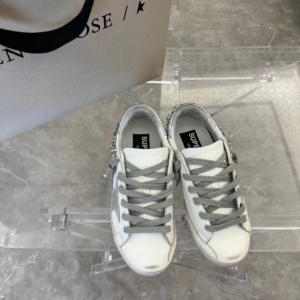 golden goose حذاء نسائى